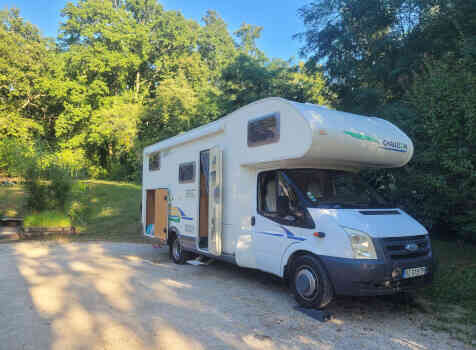 camping-car CHAUSSON   extérieur / face avant
